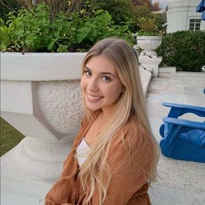 Meet your Posher, Lauren